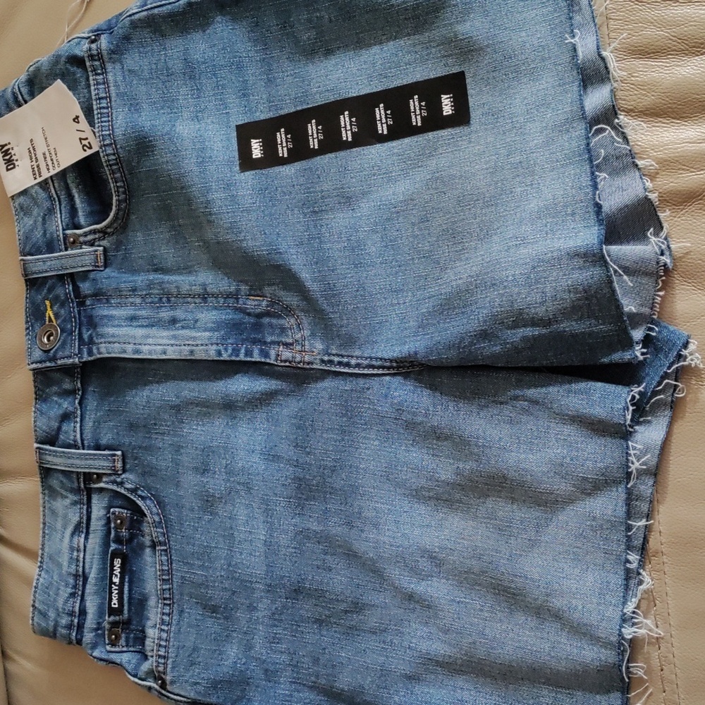 DKNY size 4 jeans short